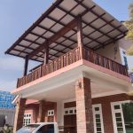 Awning rumah kayu seraya