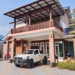 Awning rumah kayu seraya