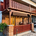 pagar beranda kayu seraya